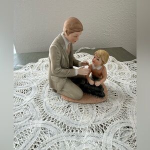 Vintage Enesco
Treasured Memories
"The New Train"
Figurine 1983